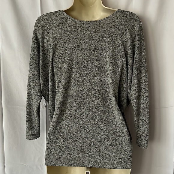 Gyft Light Gray Super Soft Sweater Top **Size XS** 🔥🔥 - Picture 2 of 3